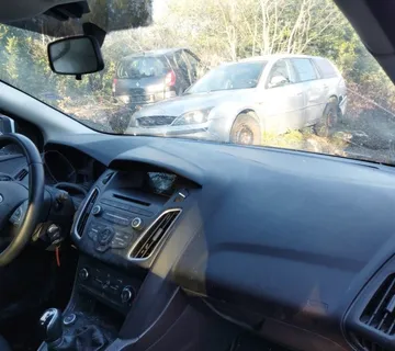 FORD FOCUS MK3.5 2016 KOMPLET ARMATURA SA ZRAČNIM JASTUCIMA - cover