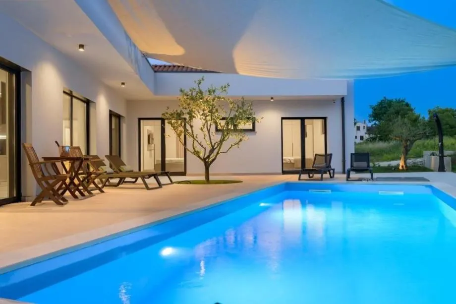 ROVINJ-OKOLICA-PRIZEMNICA SA BAZENOM NA PRODAJI (prodaja) - cover