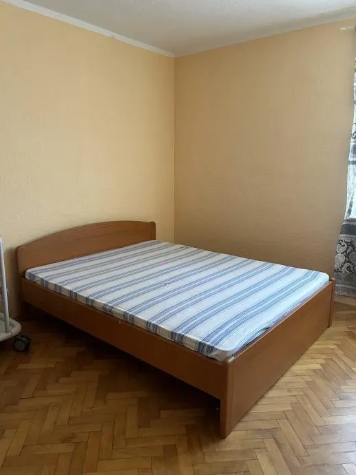 Prodaje se stan u kući - cover