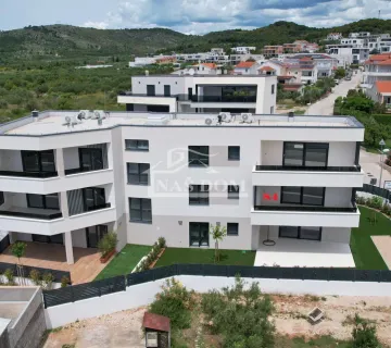 Vodice - Stan S4, I. kat, 350m od plaže, pogled na more - cover