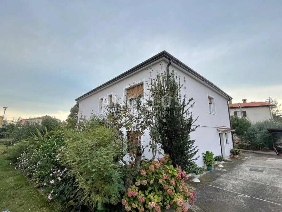 Istra, Umag - kuća s velikom okućnicom (prodaja) - cover