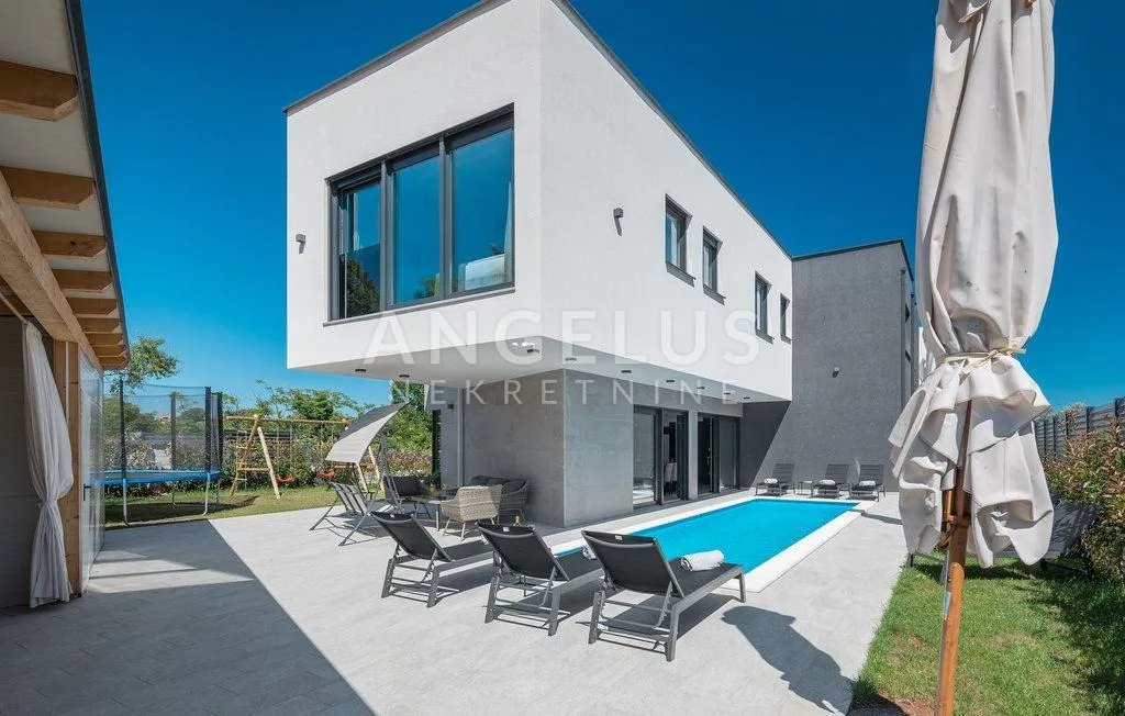 Istra, Medulin - Vila s bazenom 350m2 - cover
