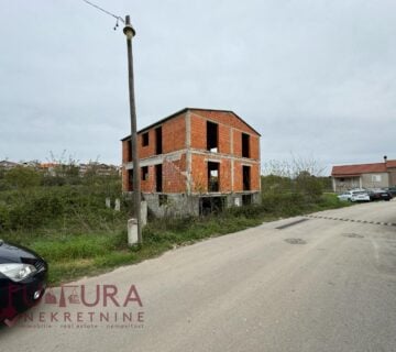 ZADAR - SINJORETOVO, KUĆA 266 M2 ROH-BAU, PRODAJA, VELIKA OKUĆNICA! - cover