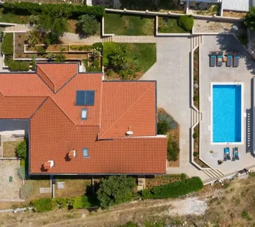 PREKRASNA VILA S BAZENOM I TERASOM, VODICE - cover