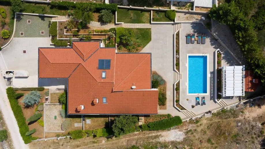 PREKRASNA VILA S BAZENOM I TERASOM, VODICE - cover