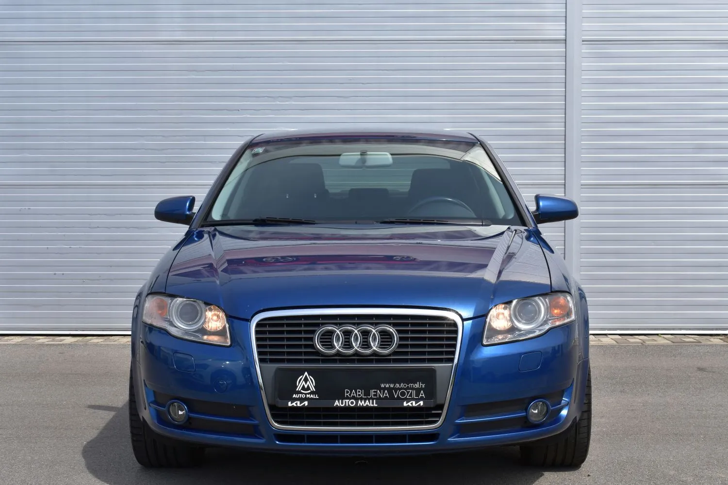 Audi A4 2.0 A/T - cover