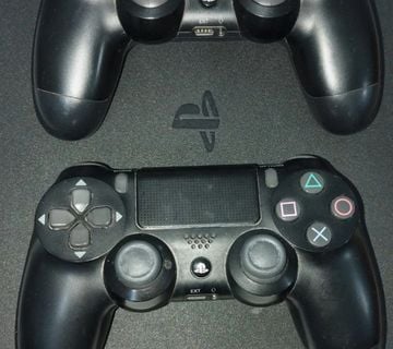 Ps4 Slim sa 1TB,Account sa 120 Igrica - cover