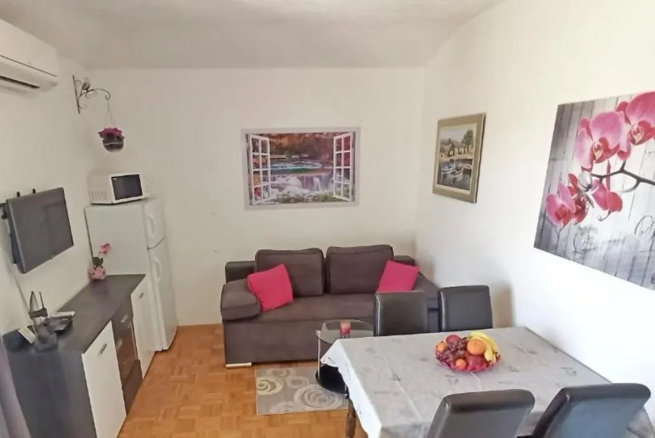 Smještaj za 1 radnika - Kaštel Štafilić - cover