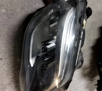 MERCEDES GLK 2011 PREDNJI DESNI FAR - cover