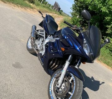 Yamaha fazer 600 - cover