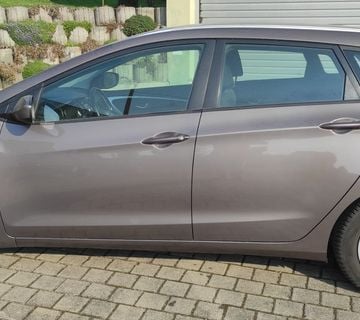 Hyundai I30 karavan - cover
