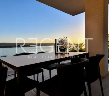 Zadar, Turanj – Luksuzna vila s apartmanima, prvi red do mora - cover