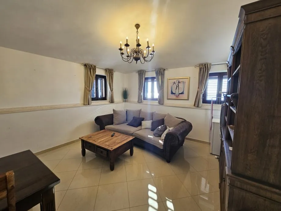 Dugoročno! Dvosoban stan: Kaštel Stari, 65.00 m2 (iznajmljivanje) - cover