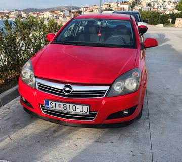 Opel Astra H - cover