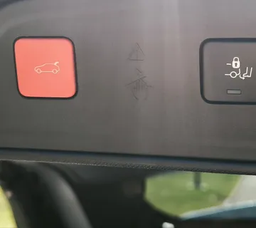 Peugeot 3008 1,6 Plug-In Hybrid 225, KAMERA 360, EKSTRA STANJE - cover