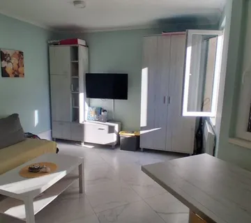 ČERVAR PORAT-STAN NA 1 KATU PRODAJA (prodaja) - cover