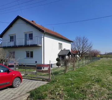 Prostrana obiteljska kuća s predivnom okućnicom! - cover