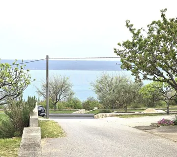 Maslenica-građ. zemljište sa PRIKLJUČKOM VODE I POGLEDOM NA MORE! - cover