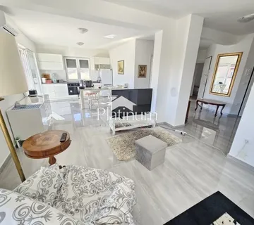 FAŽANA OKOLICA 123m2 STAN SA 4 SOBE, 2 KUPAONE, VRT, 2 PARKINGA - cover