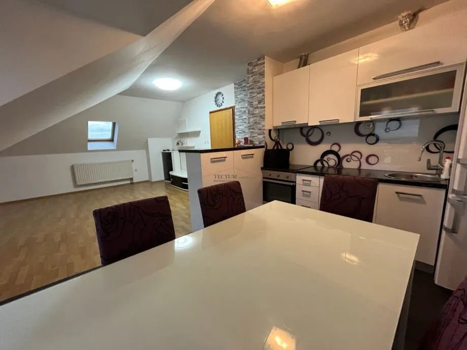 ODLIČAN OBITELJSKI STAN 93,56M2 (obračunski) - cover