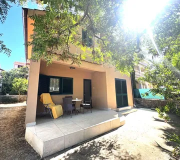 Prostrana kuća -VIR- južna strana, plaža Radovanjica