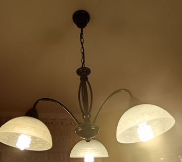 Prodajem dva lustera - cover