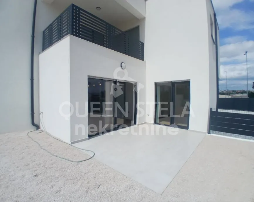 NOVOGRADNJA Vodice apartman S1, djelomičan pogled na more, 98m2, 2 par - cover