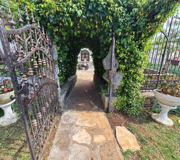 OPRTALJ OKOLICA -KUĆA SA VELIKIM VRTOM NA PRODAJI (prodaja) - cover