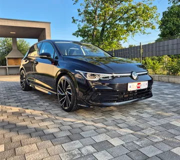 VW Golf 8 2,0 TDI R LINE ACC / LED / KAM / NAVI / IQ / ALU 19 /JAMSTVO - cover