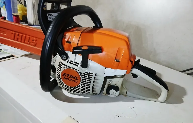 Stihl 241 motorna pila - cover