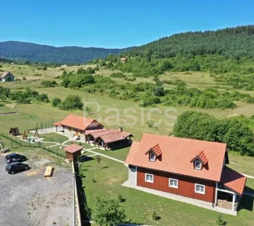 LIKA -SABORSKO - turističko imanje, zemljište 2290 m2, dva objekta - cover