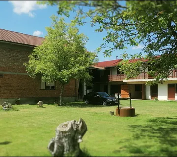 Izuzetan prostor u idiličnom okruženju (Katnica 552m2 okućnica 3155m2) - cover