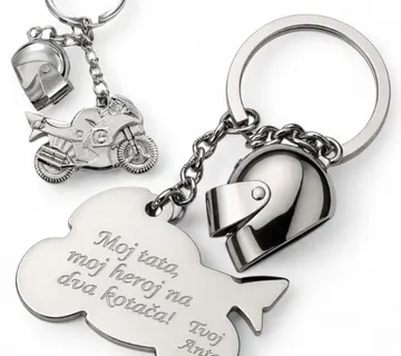 Personalizirani metalni privjesak u obliku motora - cover