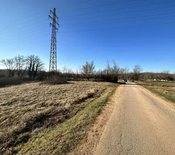 Građevinsko zemljište Karojba, 3697 m2, prodaja - cover