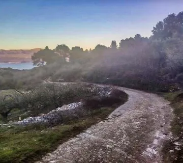 BRAČ, ŠKRIP-1.430 m², blizina naselja i pogled na more - cover