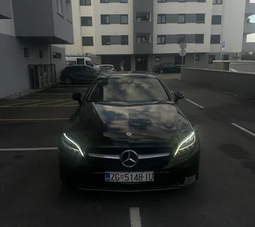 Mercedes Benz C220 coupe 4matic - cover