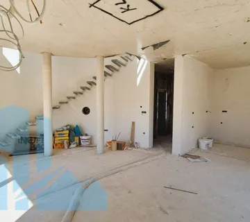 Kuća: Vodice – Luksuzna novogradnja s bazenom i modernom arhitekturom - cover