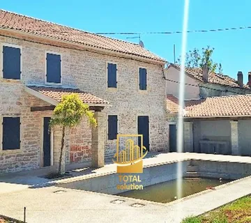 Istra, Barban, obnovljena stancija 180 m2 sa bazenom, okućnica 2000 m2 - cover