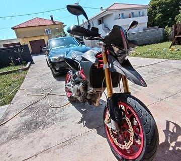 Aprilia Dorsoduro Factory 750 - cover