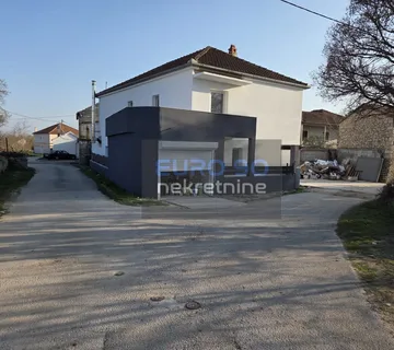 ZEMUNIK DONJI-TROSOBAN STAN, 1. KAT, DVA PARKINGA !!! - cover