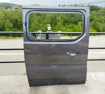 RENAULT TRAFIC-OPEL VIVARO 2018 BOČNA KLIZNA VRATA - cover