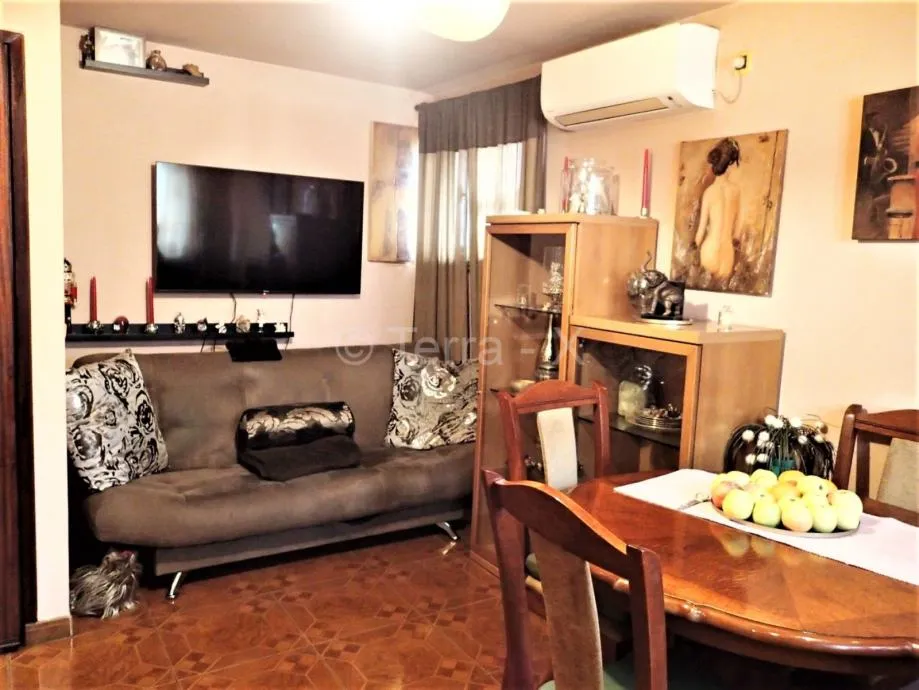 Lašćina, kuća 230 m2 s potencijalom, vrt 180 m2, 2 parkirna mjesta - cover