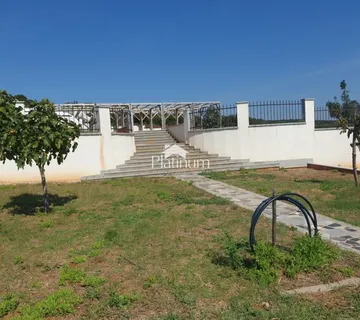 Istra,Pavićini poljoprivredna parcela s pogledom na more - cover
