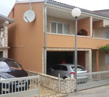 Kuća na prodaju - cover