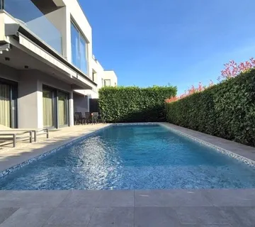 POREČ-VILA NA PRODAJI 500 M OD MORA (prodaja) - cover