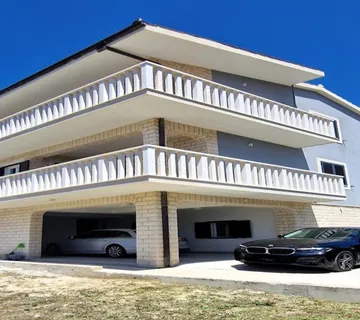 Podstrana, luksuzna vila s pogledom na more, 340 m2, 950.000 EUR - cover