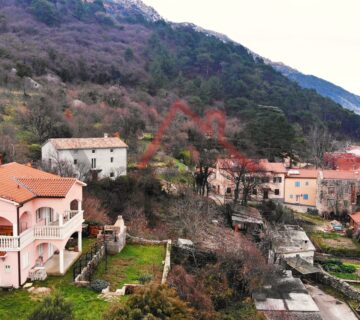 PLOMIN LUKA - obiteljska kuća kraj mora sa pogledom na zaljev - cover