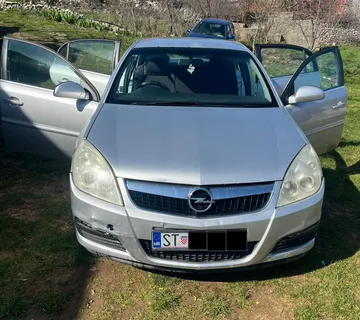 Opel Vectra - cover