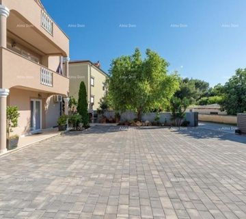 Medulin, samostojeća kuća s 5 apartmana. Blizina Pošesa i plaža! - cover