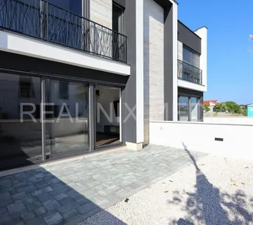 Privlaka- KOMPLETNO NAMJEŠTENO! USELJIVO ODMAH! - cover